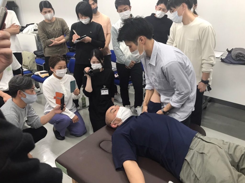 タスク整体院での技術研修の様子