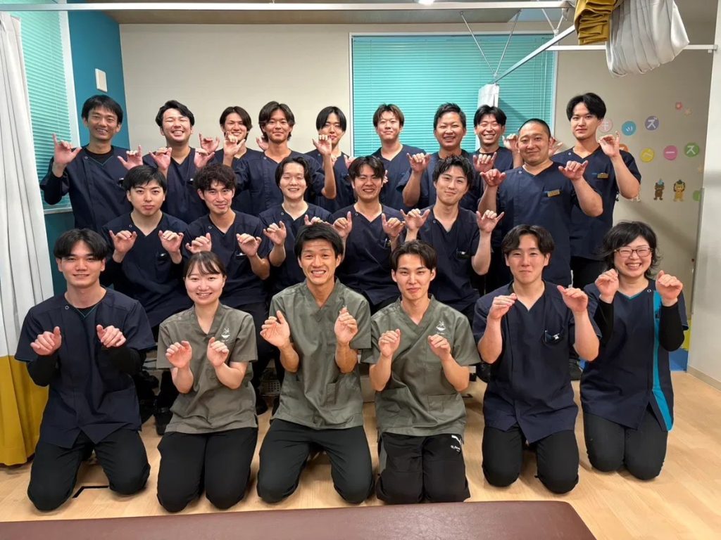 院長が講師を務めた症例検討会の参加者たち